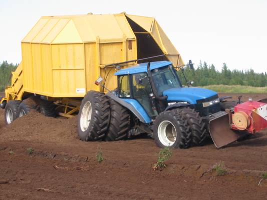 New Holland 8360
Kiva yllätys varmaa tollane kesken töiden
Avainsanat: turve