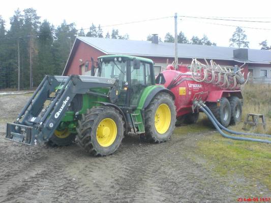 JD6520 + Livakka 12.5m3
paskan ajossa
Avainsanat: jd john deere livakka