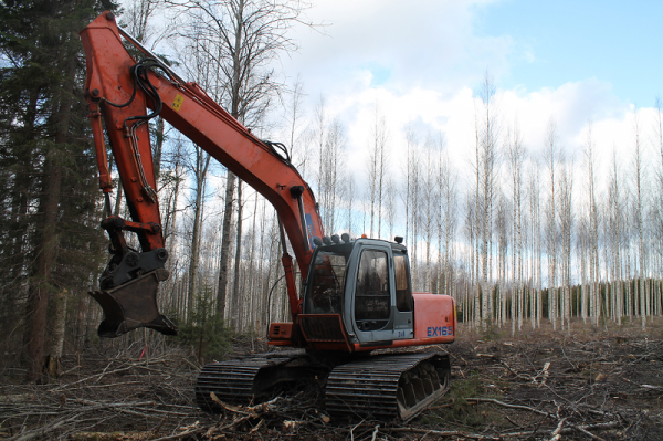 Fiat-Hitachi EX165LC
Kevään ensimmäisiltä laikkumätästyksiltä toukokuulta.
Avainsanat: fiat hitachi ex165 lc fiat-hitachi