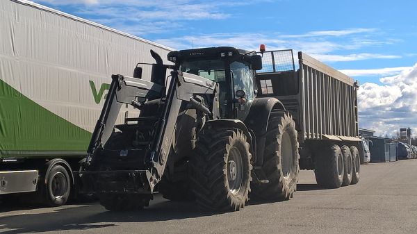 Valtra S ja Fliegl giant
Avainsanat: Valtra S Fliegl