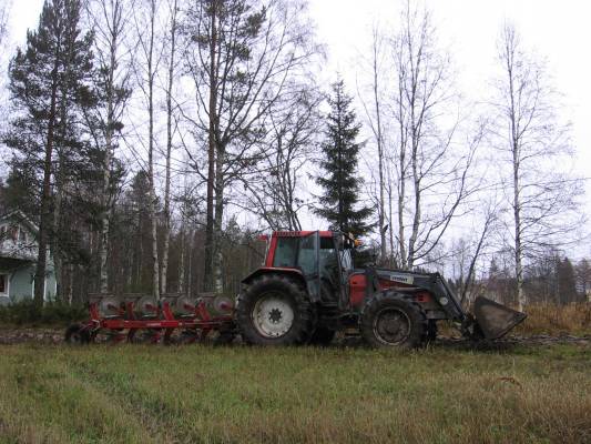 8400 & agroluxit
kyntöjä
Avainsanat: 8400 valmet agrolux mrt