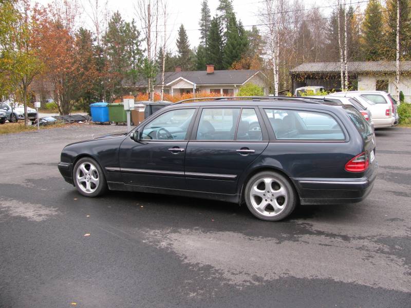 MB E320
MB E320 CDI Avantgarde 2002. Tuossa syksyllä laiton ekan mersun, tähän asti ollu kyllä tyytyväinen autoon ja herkkuja löytyy joka lähtöön. 
Avainsanat: MB 320