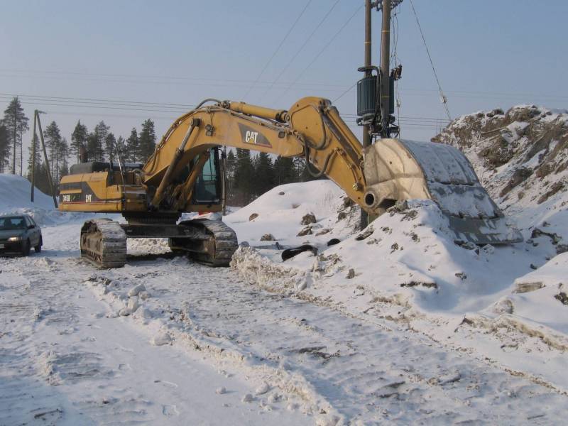 Cat 345BL ME
Tuossa mallia iLikimys:lle minkälaisen huulilevysysteemin voi kynsikauhaan tehä.
Avainsanat: cat 345