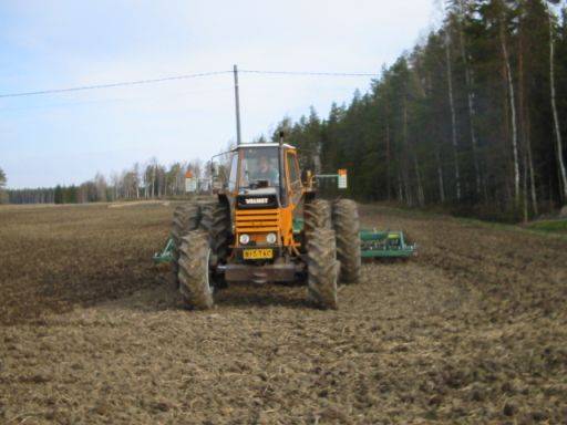 1203 muokkaustöissä
1203 Wibergsin 6m Bastant DT:n vedossa keväällä 2004.  
Avainsanat: 1203 wibergs