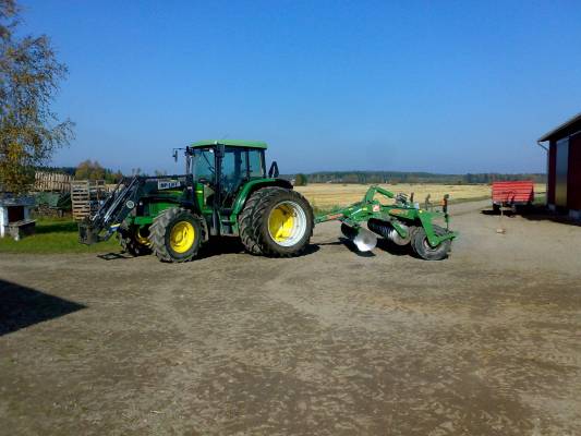 JD 6210 & Amazone Catros 
Ehkä vähän turhan levee tolle mutta jakso ihmeen hyvin vetää.
Avainsanat: JD John Deere Amazone