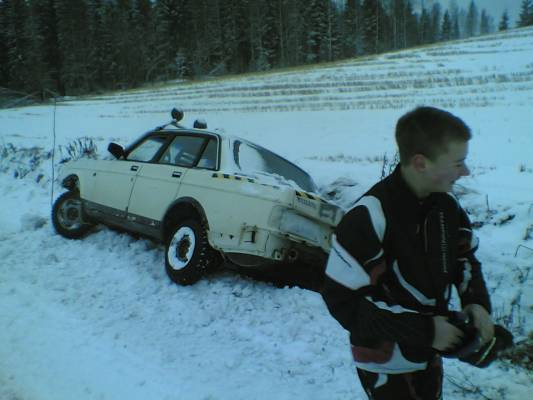 ol kuskillakkii hymy herkässä kun män volvo ojan puolelle :D 
Avainsanat: volvo