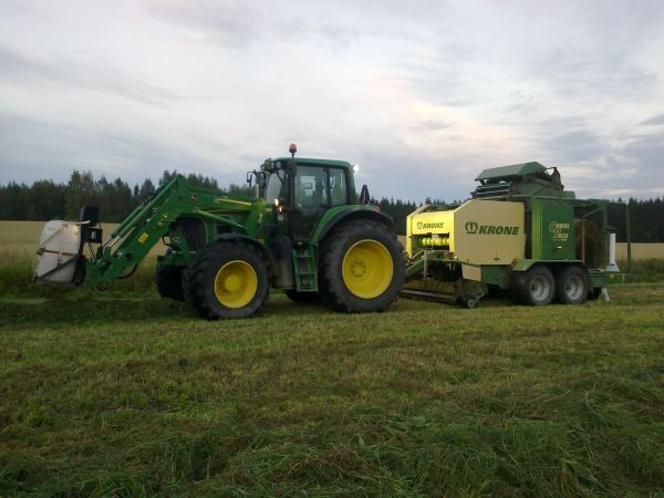 JD7530 + Krone 1500 vario combi
Avainsanat: jd