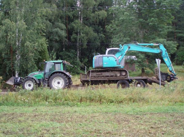 Kaivurin siirto
Neitsyt matka lavetilla
Avainsanat: N 111 Kobelco 115