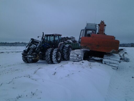NH M160 +tempolaiset ja hitachin perse
Pintamaitten lastausta
Avainsanat: äijä