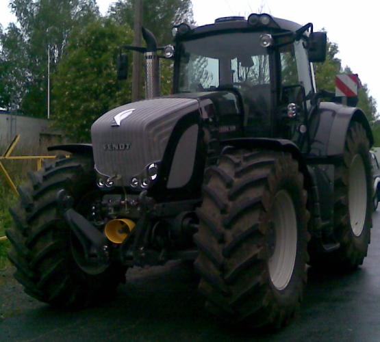 Fendt 930 TMS Vario "Black Beauty"
Portaatonta voimaa ja ajamisen iloa :)
Keywords: ventti fendt