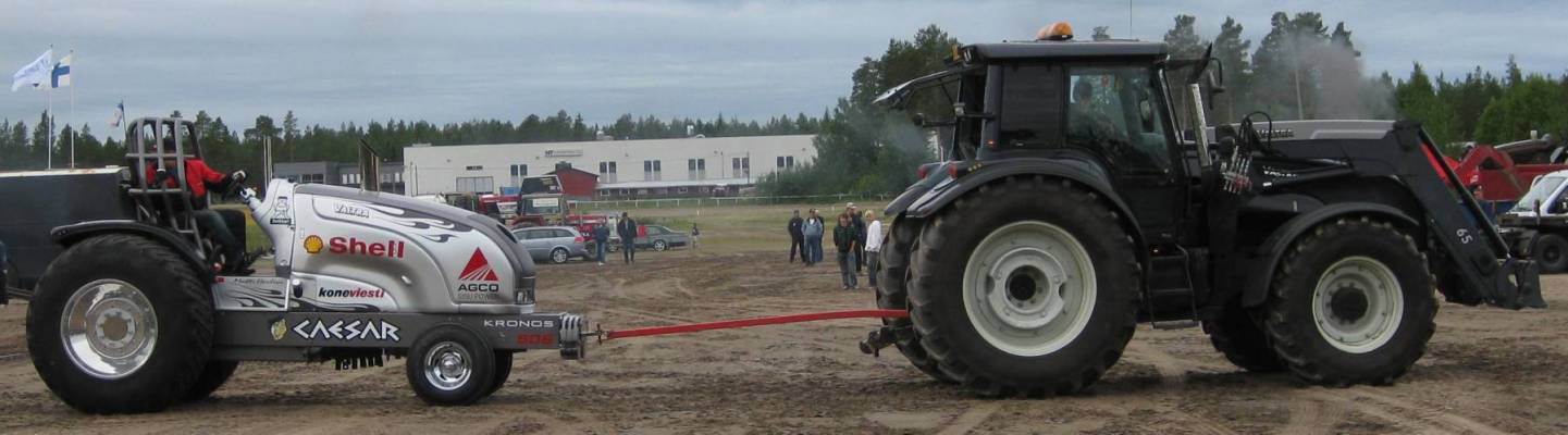 Caesar+T 170 "thyyning"
Hevooset pois kuljetusautoosta ja rataa kiertämähän. Kuinkahan mun V75-veikkauksen käyrähän, tulooko rahaa?
(Niin tuo pullinkihan ajettiin raviradan keskellä, jos joku ei tienny)
Avainsanat: kumpi vai kampi