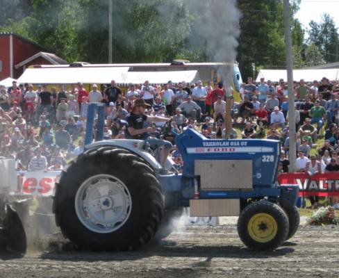 Ford 8000
Farmi 6000 kg 70,34 m/ 67,52 m/ 4. sija Tractorpulling SM 2010 Alahärmä
Avainsanat: Tractorpulling SM 2010 Alahärmä