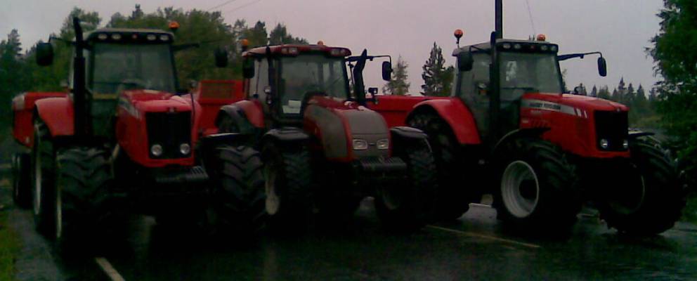 MF, Valtra, MF ja Hyväkoneen/maasepän tekemiä kärryjä
6400&T-sarjalaasia tietyömaalla. Oli pakko pirättää ja ottaa kuva. Punainen on hieno väri, heh.
Avainsanat: Agco red power