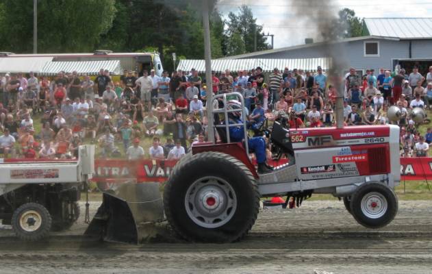 MF 2640
Super Farmi 3500 kg 78,48 m/ 80,65 m/ 3. sija Tractorpulling SM 2010 Alahärmä
Avainsanat: Tractorpulling SM 2010 Alahärmä