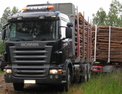 Scania R 620 V8 6x4
Puunkuljetin, perässä Jykin kiinteä kärry.
Avainsanat: v8 power .nl