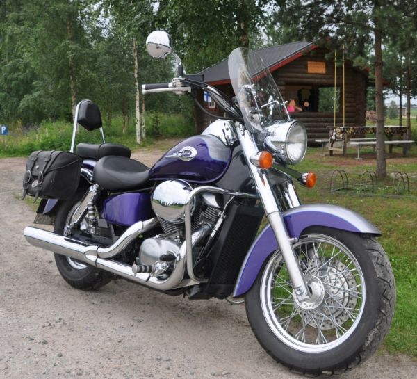 Honda Shadow VT 750 ACE
Könnin Kyläseuran kioskilla kaffeella
www.konninkylaseura.net
Avainsanat: kioski könni harjunmäki honda shadow mp