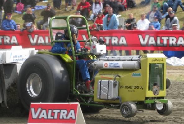 Stormy Lightning V
Modified Mini 950 kg  57,50 m/ 71,73 m/ 3. sija Tractorpulling SM 2009 Alahärmä
Avainsanat: ukkonen salama