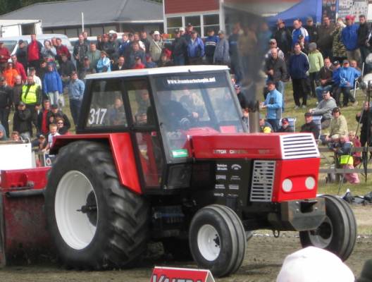 Zetor 12011
Farmi 6000 kg 86,33 m/ 80,52 m 1. sija Tractorpulling SM 2009 Alahärmä
Avainsanat: pulling setori