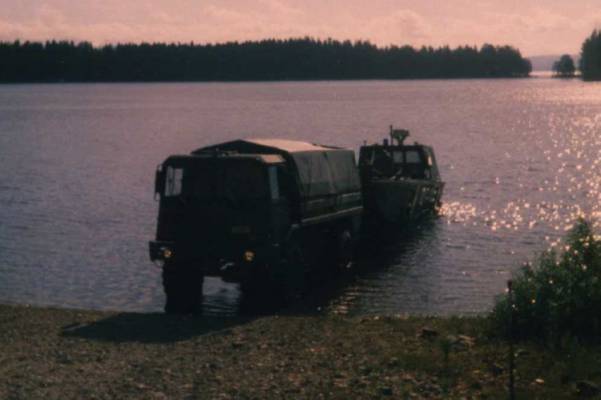 Sukellusvene rantautuu ???
Masilla jotaki venettä hakemas
Avainsanat: Masi pioneeri