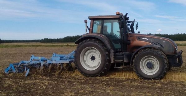 Valtra T 203 D & Lemken Smagrad 9 3m 
Rukiin kylvön valmisteluja
Avainsanat: valtra lemken kultivaattori