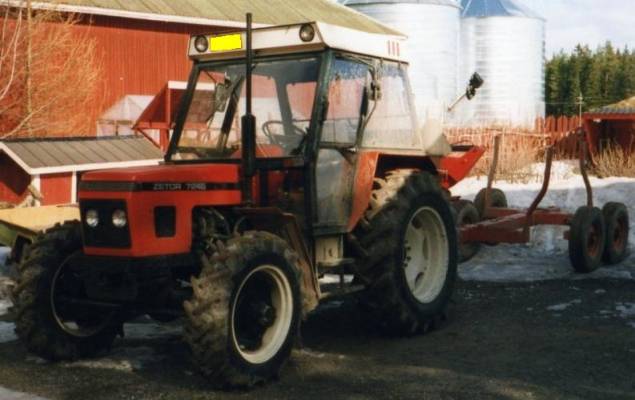 Zetor 7245/Japa/kärryt
Arkistojen helmiä, entinen puunkuljetusyksikkö. Oli sitte pikkuusen paree, melkeen harmittaa ku tuota yhdistelmää ei enää ole
Avainsanat: ex koneet