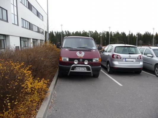 Erilainen invakulkupeli
Nätti portteri sairaalan parkissa
Avainsanat: VW TRP