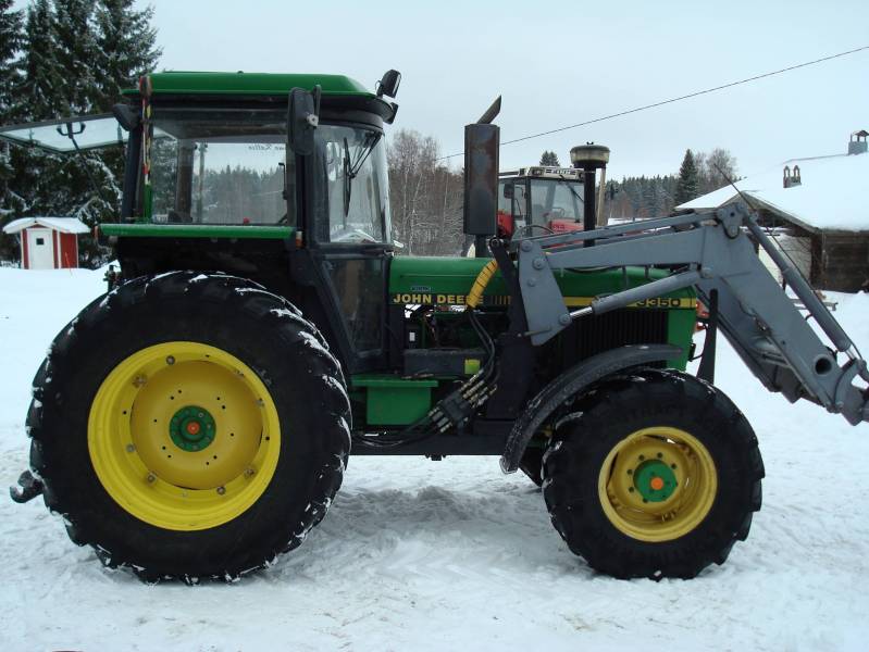 John Deere 3350 Turbo
Peura vaihtoon lähdössä.
Avainsanat: john deere 3350