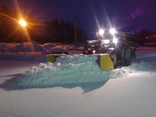 Valtra N141A
Aurausta, roten levenevä 4 m ja valtra
Avainsanat: rote