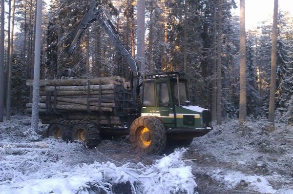 Lokomo 909T
Vanhus oikeissa töissä
Avainsanat: Lokomo 909T