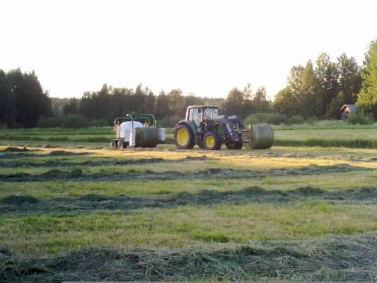 jondeere 6230+agronic käärin
rehuntekoa 2009 21tuntia 23ha 309paalia
Avainsanat: jondeere 6230 acronic