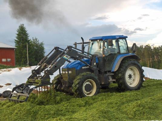 newholland tm150
temmi auman polussa (urakoitsijan kone)
Avainsanat: tm150