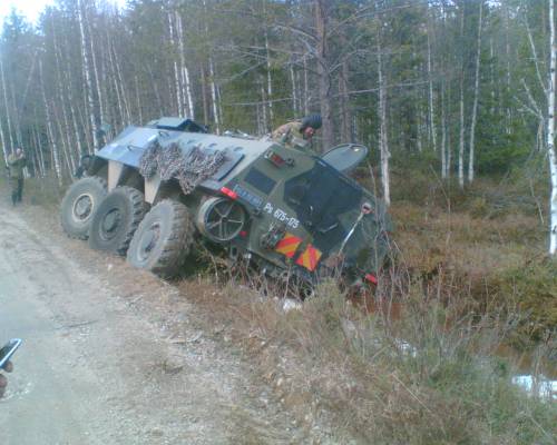 Pasi ojassa
Pelastamis harjotusta varten ajettiin pasi ojaan tarkotuksella
