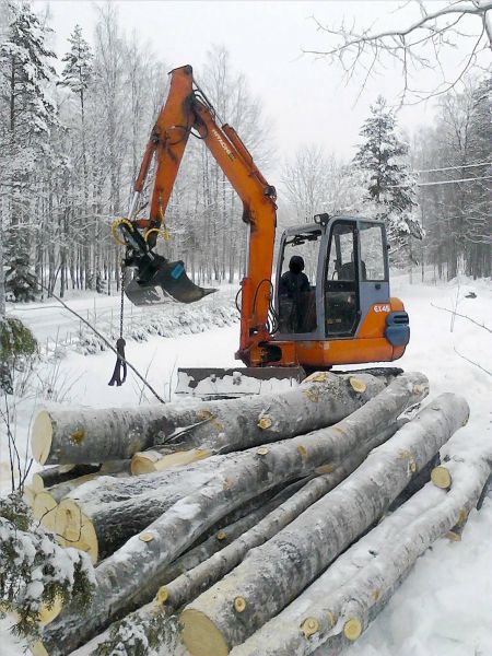 hitachi ex45
haapojen kaatoo
