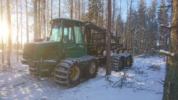 Timberjack 1410
Vielä vanhakin jaksaa.
Avainsanat: 1410