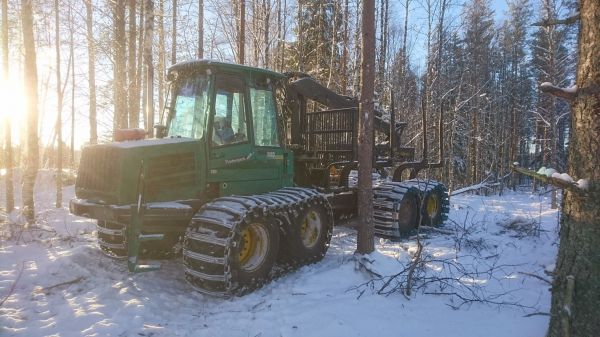 Timberjack 1410
Vielä vanhakin jaksaa.
Avainsanat: 1410