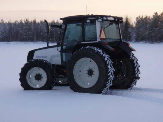 Pellolla
ValtraValmet 6550!
Avainsanat: valtra valmet