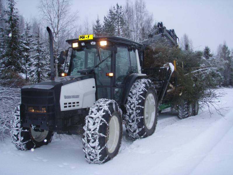 Energiapuun ajoa!
Valtra 6550 ja kronoksen mehtävehkeet
Avainsanat: 6550 kronos