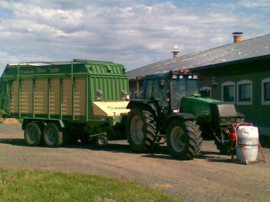 Valtra 8050 IC ja Krone Titan GL54R
Avainsanat: krone noukinvaunu