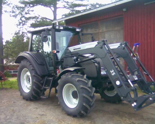 Valtra N92H revolution...
Tulihan se viimein. Tilattu jo tammikuulla.
