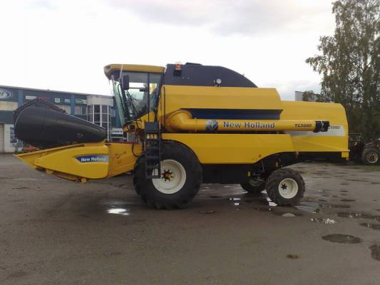 New Holland tc5080
Puimuri lh:n pihassa
Avainsanat: 5080