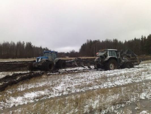 New Holland T7040 ja valtra t190
Löyty märkä reikä
Avainsanat: kiinni