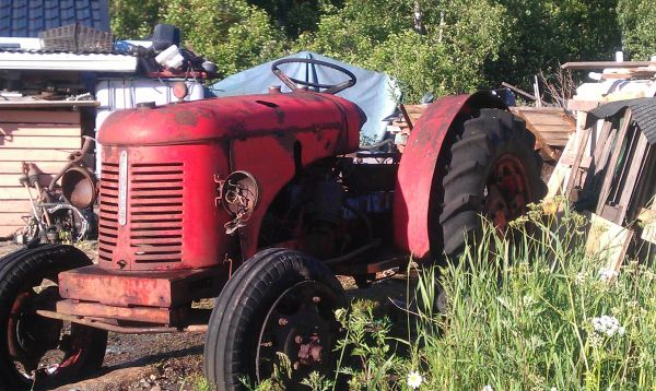 David Brown Cropmaster -50
Moottori pyörii ja kaikki juuuttuneet osat liikkuu.
Avainsanat: David Brown Cropmaster 1950 -50