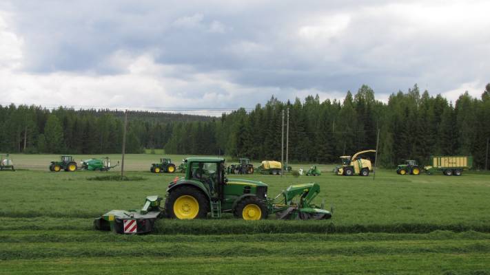 Saarijärven Nurmipäivät -09
Jontikat työssä. Taustalla muut odottavat vuoroaan
Avainsanat: Nurmipäivät