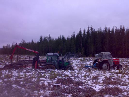 Oikaisempa tuosta aukon poikki!
M-F 375, Valtravalmet 800 ja Patu 80+ Patu 545
Avainsanat: Mf 375 Valtravalmet 800