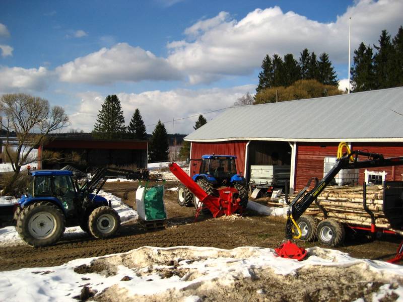 Keväistä klapien tekoa
ts100, tm155 & klapituiko ja farmiforest
Avainsanat: ts100 tm155 klapien tekoa klapituiko