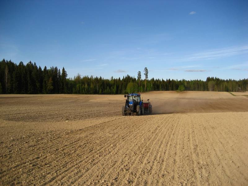 New Holland ts100 & kongskilde ht 3000s
Kylvöä 2012
Avainsanat: Nh kylvöä new holland kongskilde