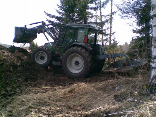 Valtra 700
Mullan kasaamista.
Avainsanat: valtra 700