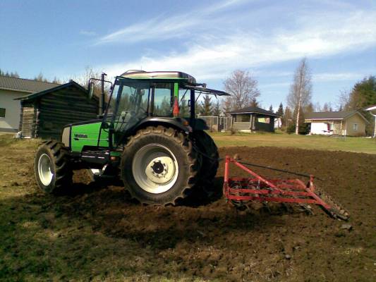 Valtra 700 ja konsgilde
Tommonen äestyskuva löyty viel koneelta. Pottupellon äestystä.
Avainsanat: valtra 700 kongskilde