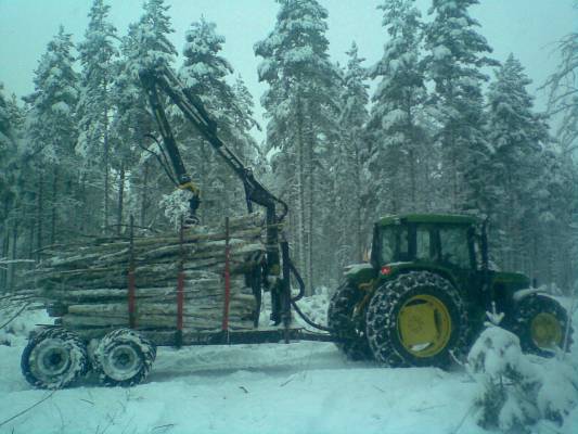 JD 6400 ja Hakki 4170+92k
Viimeinen kuorma ennen joulua
