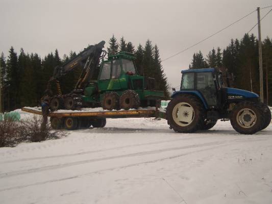 nh ts115+norcar 600h lavetilla
Meinas viimetalvena olla mielenkiintonen liposilla keleillä vedellä jarrutonta lavettia.
Avainsanat: norcar 600h nh ts115